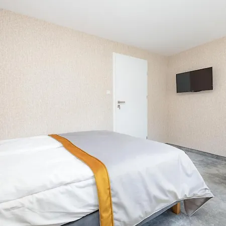 Amber Tiger بوبيروفو